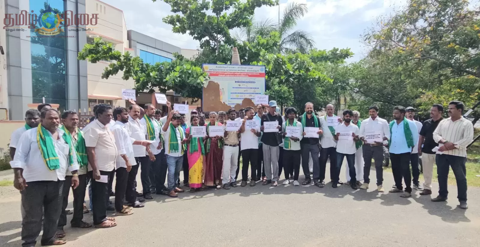 பாலாற்றை பாதுகாக்க தவறிய அதிகாரிகளை கண்டித்து போராட்டம்